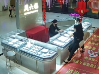 streetsnapshoeplay02731