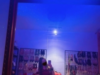 北京」上班摸鱼被发现 那下班就小黑屋加班一下咯～