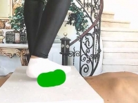 琪琪，白棉袜脚蹂躏DD吐奶