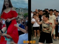 国产漂亮女主骑着女奴的脖子多个场地骑乘很唯美的