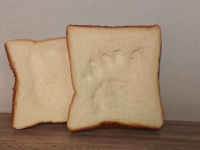 脚踩面包 脚踩食物