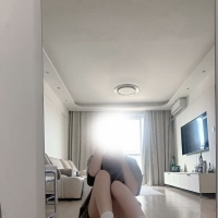 出去运动完的球鞋那个贱狗来给主子当清洁剂