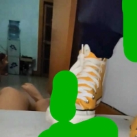 精神小妹，隔板帆布鞋踩鸡鸡，踩射45分