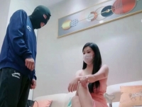 用你崇拜的眼神看着我