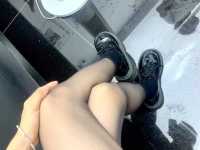 快来给主人舔主人的鞋底呢 狗畜生