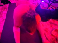 到底是束缚还是渴望得到了满足