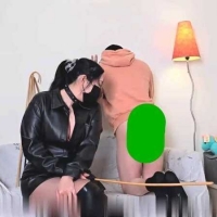 台湾小米狠狠SP打屁股哭奴19分