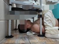 lpmnj分享国产精神小妹调教坐便器强制黄金圣水