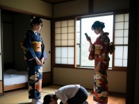 女友留学时沦为两位女同学的奴隶