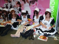 chinajoy2009丝袜女仆脱鞋吃饭