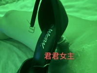 晋升前高女王，16cm高跟鞋插入马眼，潮吹JJ直喷水！