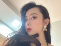 四爱红色丝袜，操的贱狗哇哇叫