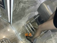 媚惑---御姐高跟黑丝，做头发理发师夸我的腿好看一直盯着