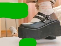 国产萝莉女主，隔板踩鸡鸡，踩射54分