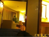 我女朋友的自拍~~性感的裸足~~风骚的黑丝~~你们按捺的住吗？