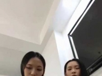 国产双女主，隔板踩鸡鸡，高跟插马眼27分