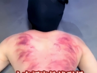 小白挑战刑奴当场被打哭