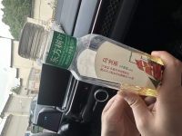 听到主人生病急忙跑来接痰接尿的贱狗一只