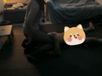 被巨臀征服脸的一天