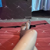 妈妈的刑床很舒服，想被绑上面吗？