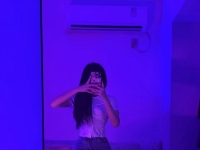 爱撒娇的小贱狗。喜欢抱着主人大腿。