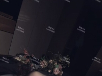 爬过来，跪下去，给我闻，给我舔。否则，踩扁狗脸！