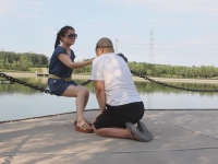 嗜血媚主运河岸边驯狗高清视频截图 公调不喜误入