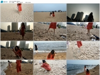 沙滩玩耍的 ROU SI WA 美 女