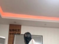 美女家教美脚惩罚素人学生，崇拜主人的美脚