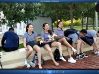 沙滩集体拍毕业照留念的DUAN袜 美 女 大放送