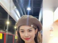 杭州的狗狗过来舔脚