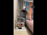 lpmnj分享国产精神小妹调教坐便器强制黄金圣水