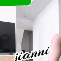 国产女主，隔板踩鸡鸡，足交榨射10分