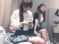 两个萝莉萌妹双飞女仆JK装，一起口交舌吻69舔逼骑乘后入...